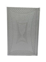 הגדה של פסח באותיות גדולות - כפתור ופרח PU SILVER